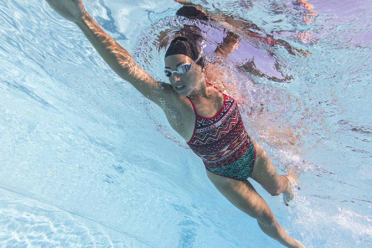 Swimming купальник. Купальный бассейн. Купальник для бассейна. Купальник для плавания в бассейне. Плавание в открытом бассейне.